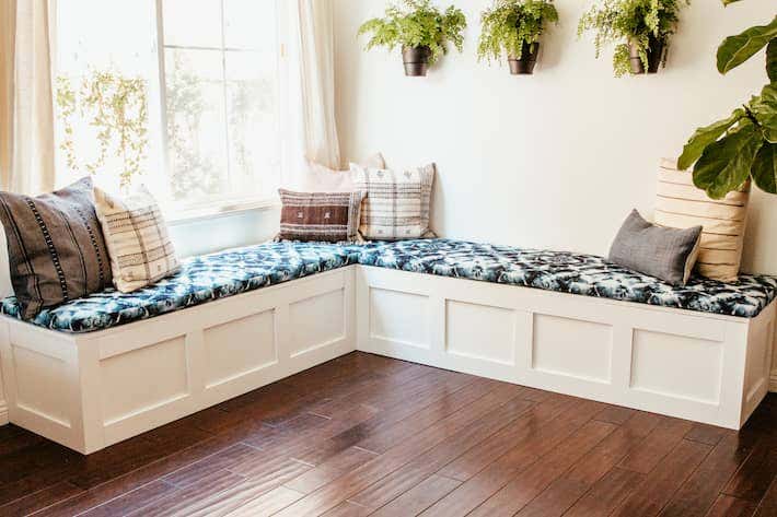 Yokota brilliantly used an L-shaped bench for more corner seating around her family’s dining area.