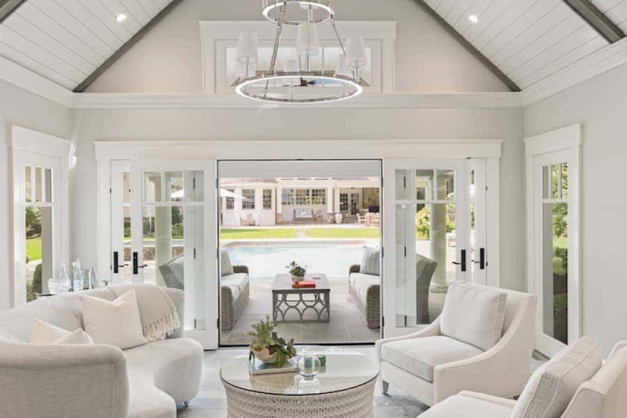 
Crisp, neutral fabrics complement a light and airy aesthetic in this Long Island Home.