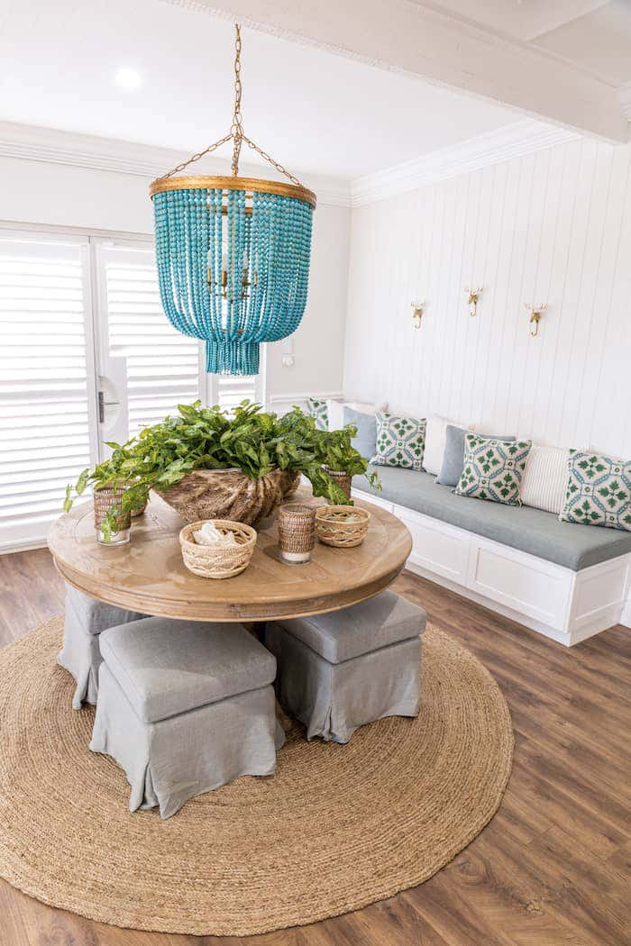 Soft grey Sunbrella x 3Beaches fabrics provide comfort, style, and powerful performance for the common areas in Natalee’s home. Bench seating and upholstered cushioned seats will maintain their luxurious look and feel through maximum use.